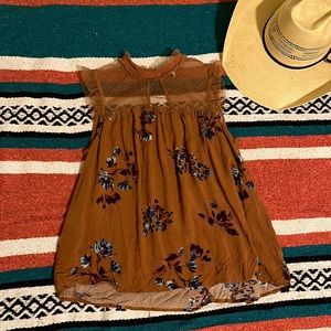 Arizona jean brown and floral blouse